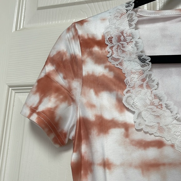 🎈$5 Tye dye Contrast Tee 🎈 - Picture 8 of 9